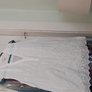 Cotton sleeveless top. White eyelet. Size L